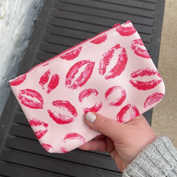 Ipsy - Pink Lip Print Cosmetic Bag 💋 - Picture 9 of 10